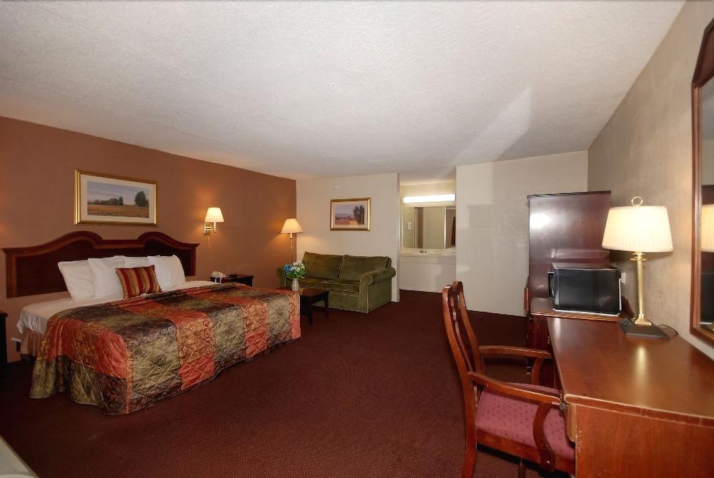Country Hearth Inn & Suites Marietta Smyrna Exterior photo