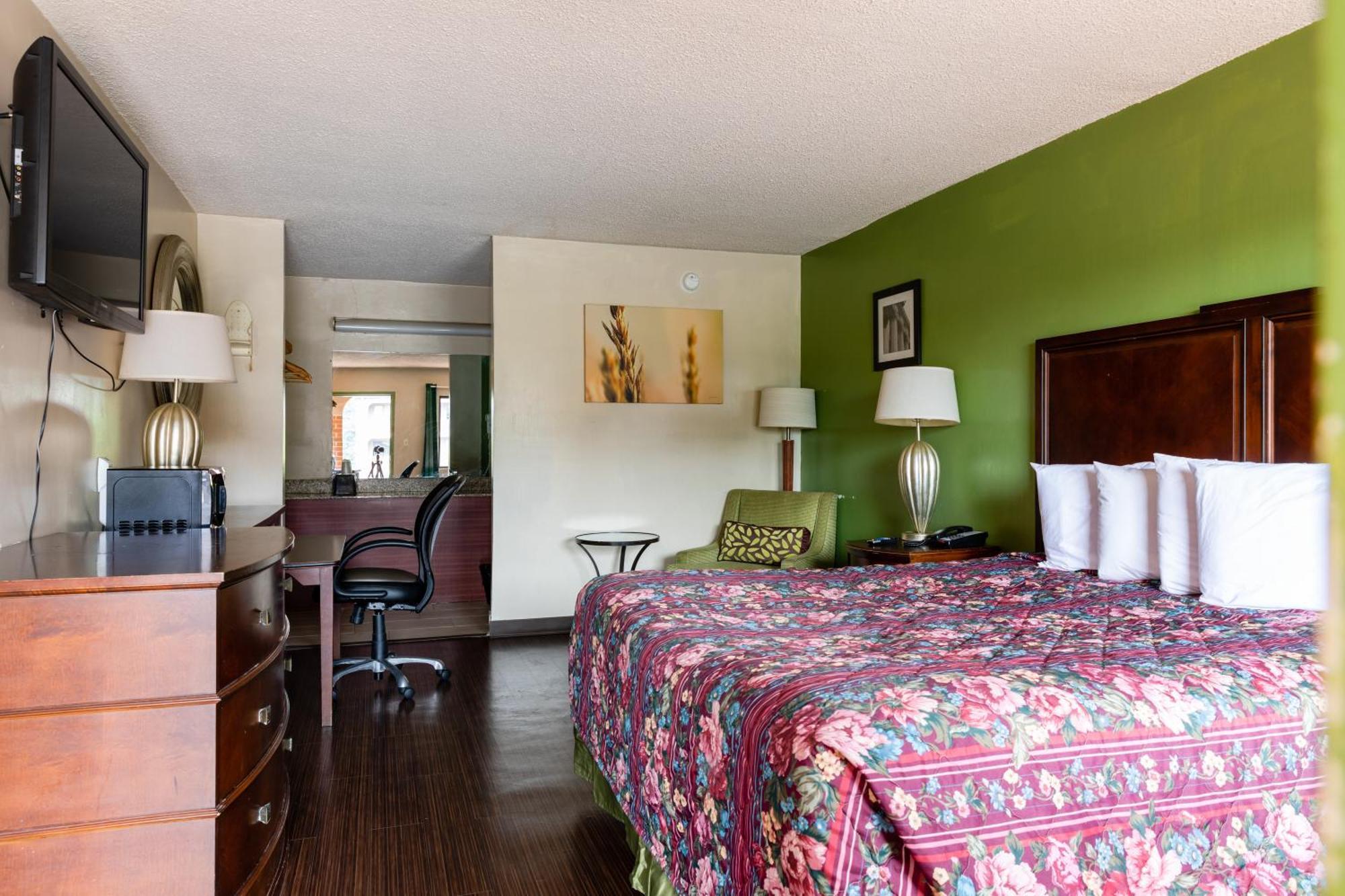 Country Hearth Inn & Suites Marietta Smyrna Exterior photo