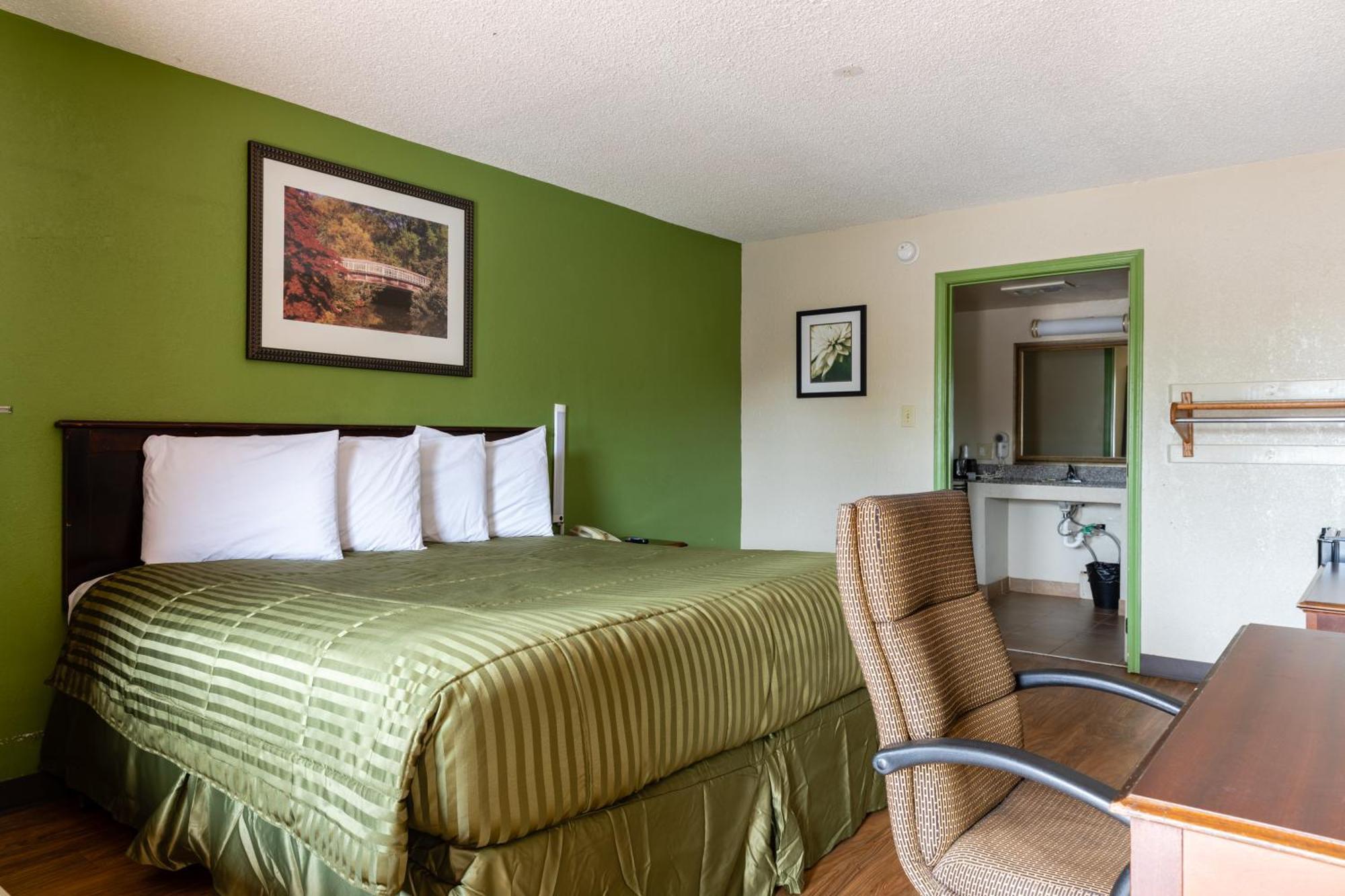 Country Hearth Inn & Suites Marietta Smyrna Exterior photo