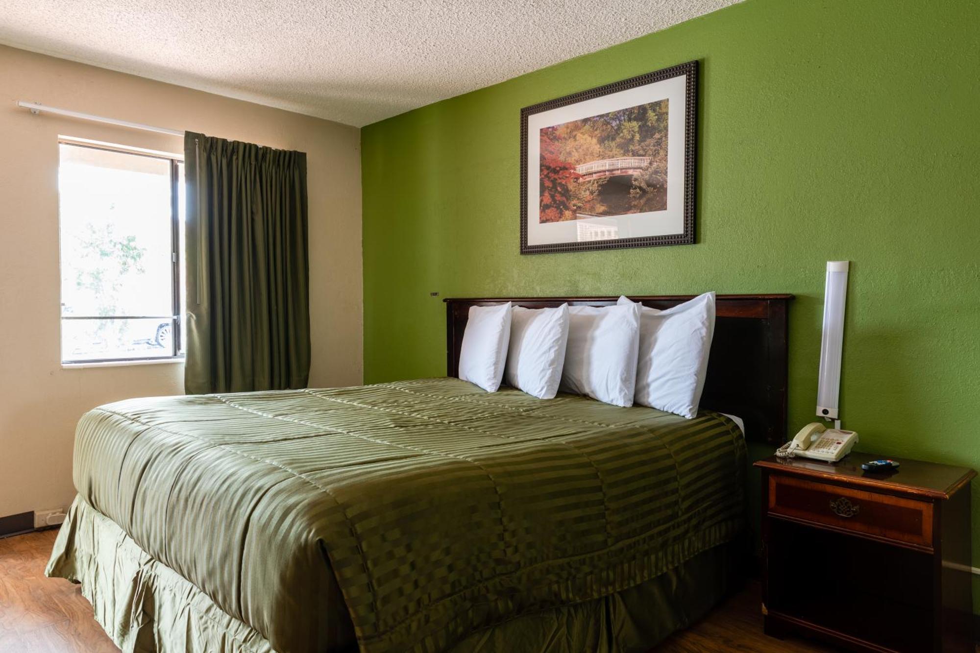 Country Hearth Inn & Suites Marietta Smyrna Exterior photo